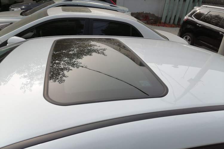 Used BYD e5 2016 300 Luxury Edition Roof