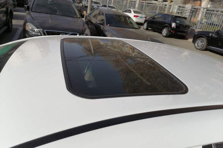 Used BYD e5 2016 300 Luxury Edition Roof