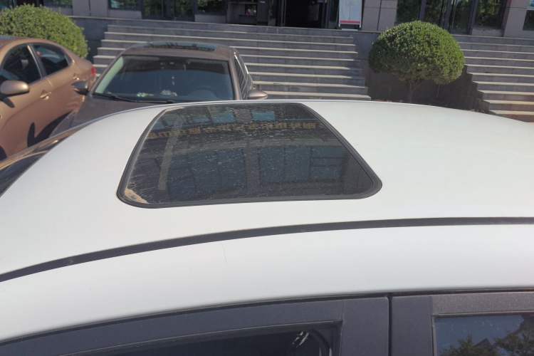 Used BYD e5 2016 300 Luxury Edition Roof