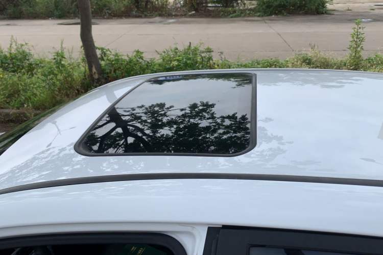 Used BYD e5 2016 300 Luxury Edition Roof