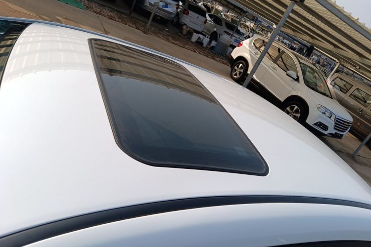 Used BYD e5 2016 300 Luxury Edition Roof