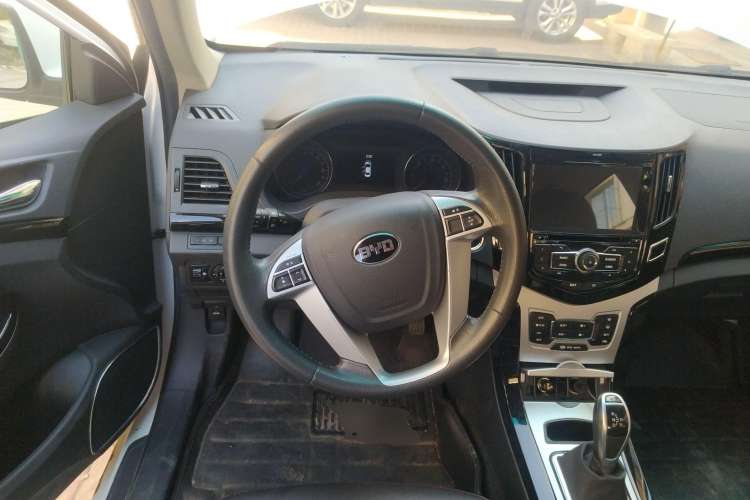 Used BYD e5 2016 300 Luxury Edition Steering Wheel