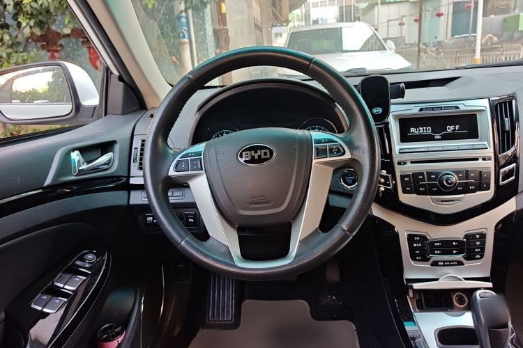 Used BYD e5 2016 300 Luxury Edition Steering Wheel