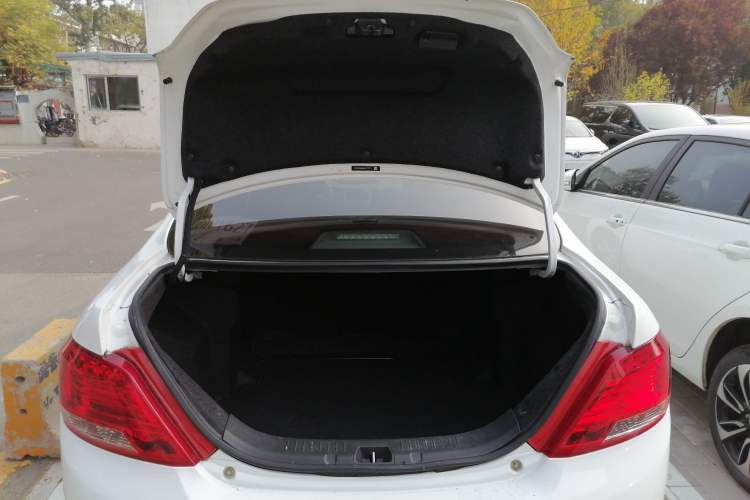 Used BYD e5 2016 300 Luxury Edition Trunk
