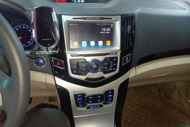 Used BYD e5 2017 300 Prestige Edition Audio And AC Panel