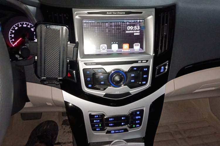 Used BYD e5 2017 300 Prestige Edition Audio And AC Panel