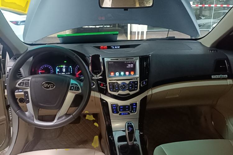 Used BYD e5 2017 300 Prestige Edition Center Console