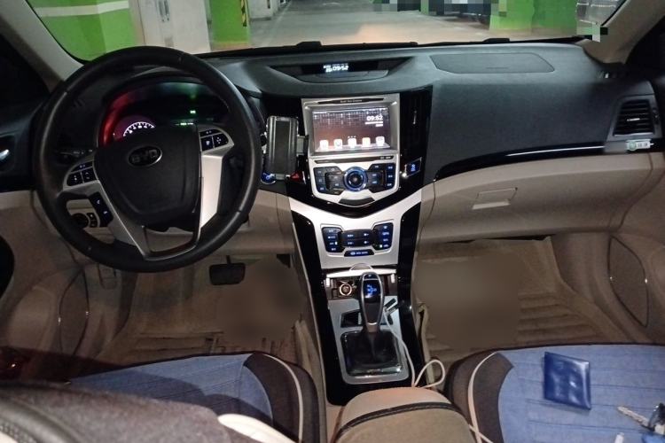 Used BYD e5 2017 300 Prestige Edition Center Console