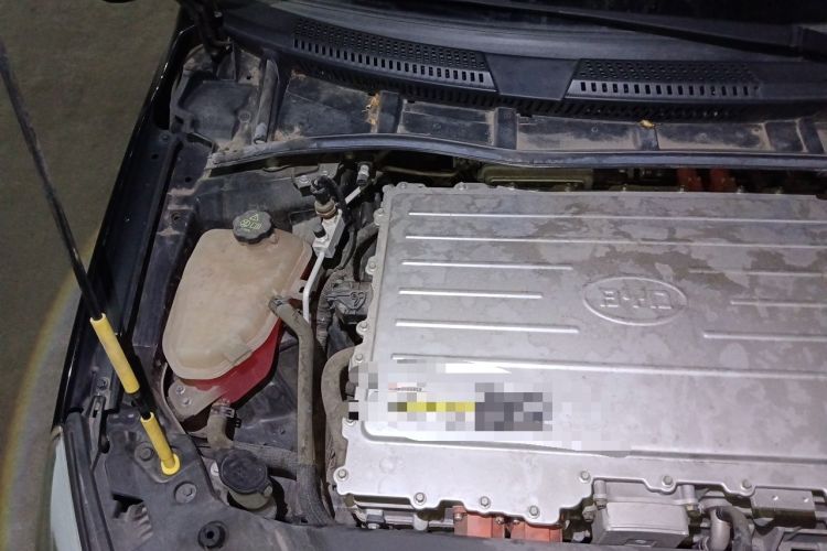 Used BYD e5 2017 300 Prestige Edition Engine Bay Right