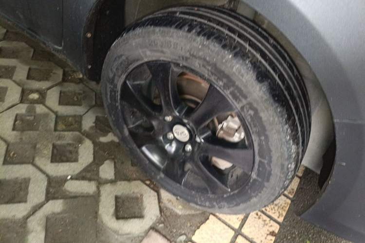 Used BYD e5 2017 300 Prestige Edition Right Front Wheel Hub