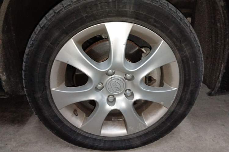 Used BYD e5 2017 300 Prestige Edition Right Front Wheel Hub