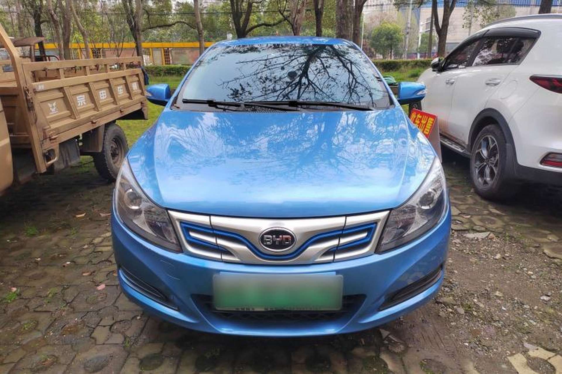 Used BYD e5 2017 300 Prestige Edition Front