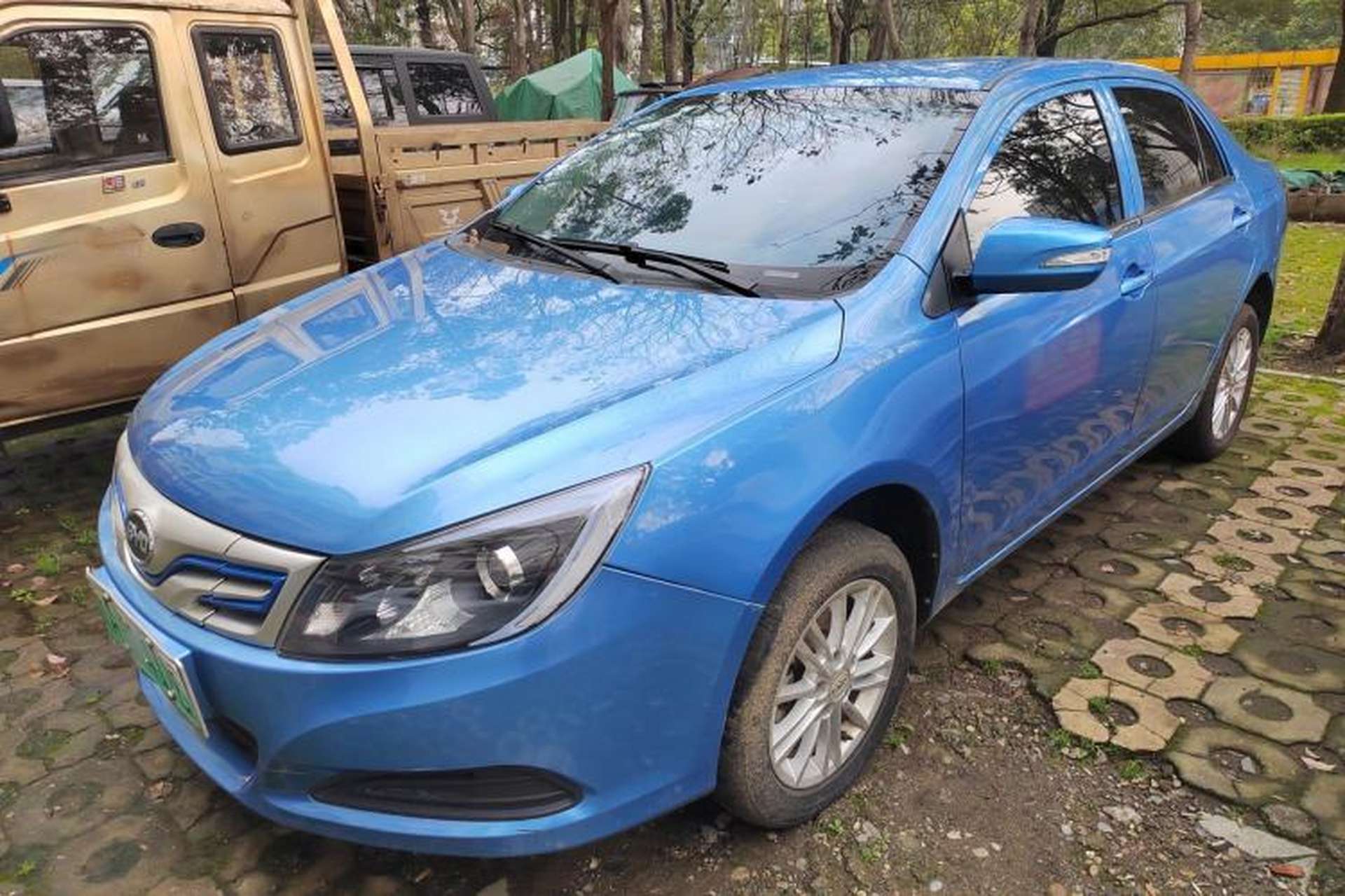 Used BYD e5 2017 300 Prestige Edition Front Left 45 Deg