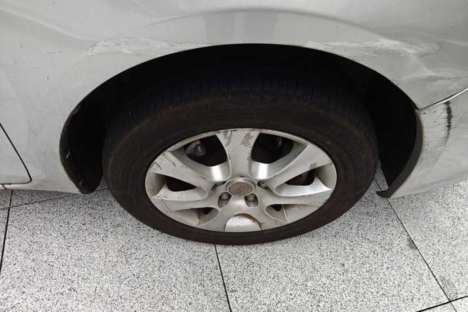 Used BYD e5 2017 300 Prestige Edition Right Front Wheel Hub