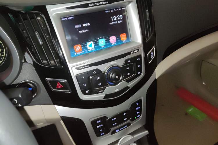Used BYD e5 2017 300 Prestige Edition Audio And AC Panel