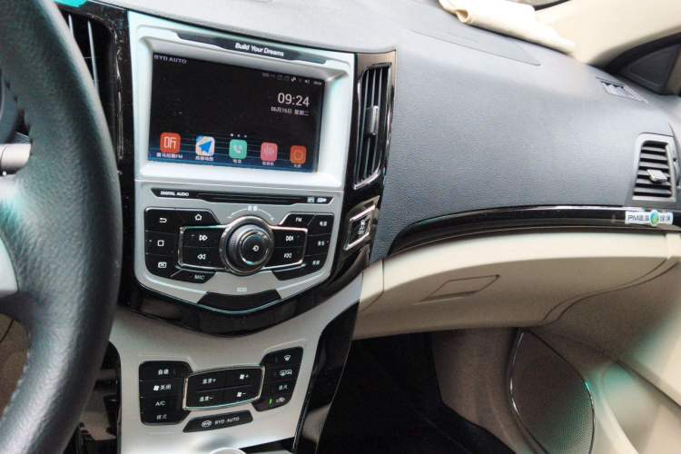 Used BYD e5 2017 300 Prestige Edition Audio And AC Panel
