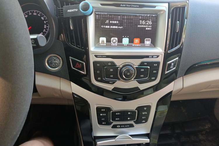 Used BYD e5 2017 300 Prestige Edition Audio And AC Panel