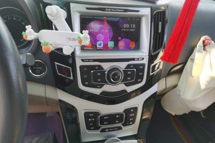 Used BYD e5 2017 300 Prestige Edition Audio And AC Panel