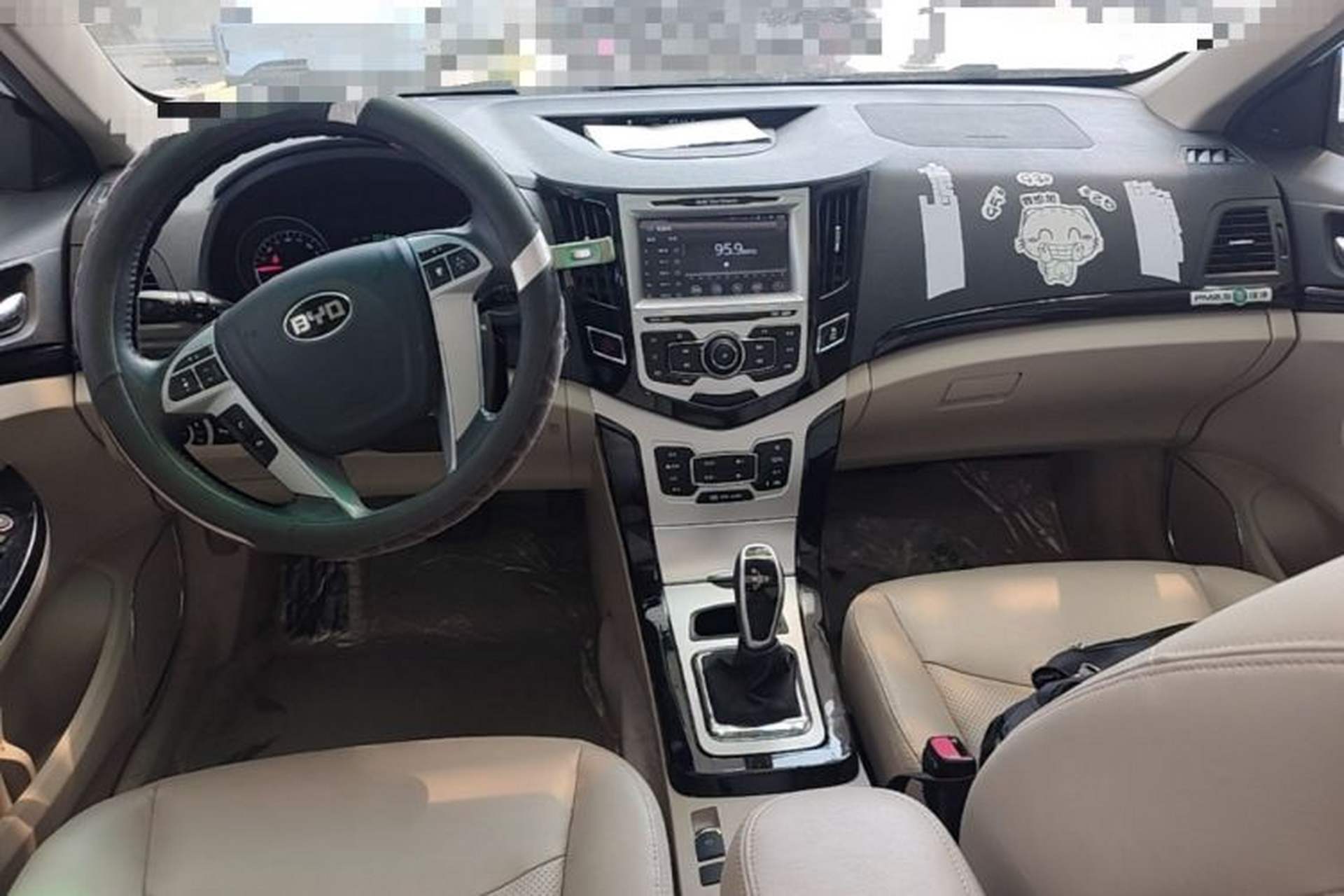 Used BYD e5 2017 300 Prestige Edition Center Console