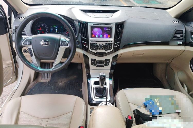 Used BYD e5 2017 300 Prestige Edition Center Console