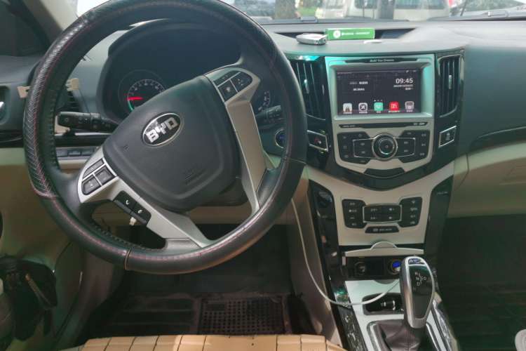 Used BYD e5 2017 300 Prestige Edition Center Console