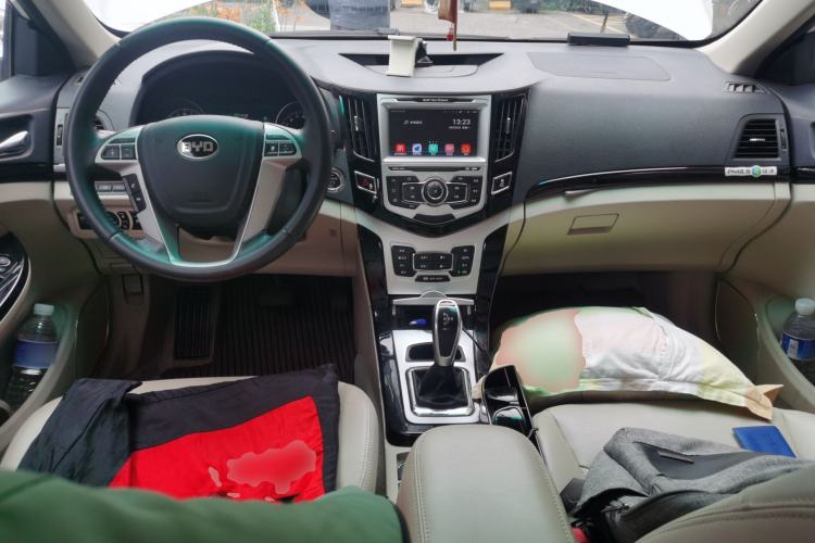 Used BYD e5 2017 300 Prestige Edition Center Console