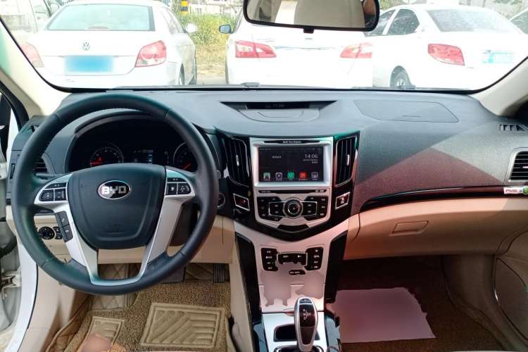 Used BYD e5 2017 300 Prestige Edition Center Console