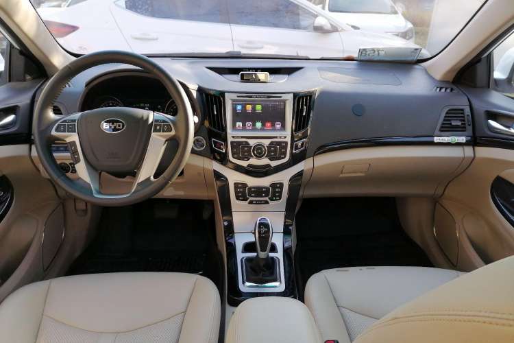 Used BYD e5 2017 300 Prestige Edition Center Console