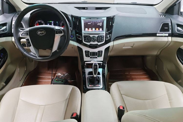 Used BYD e5 2017 300 Prestige Edition Center Console