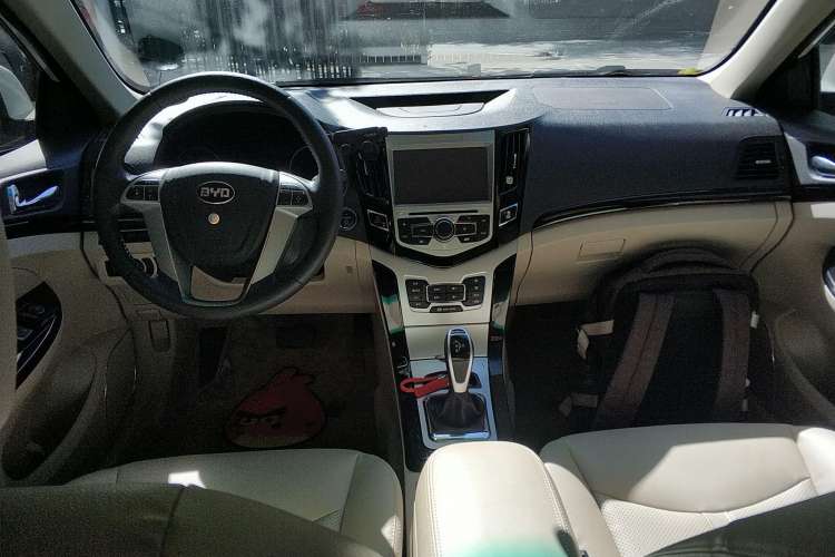 Used BYD e5 2017 300 e-Comfort Edition Center Console