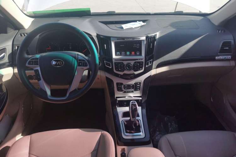 Used BYD e5 2017 300 Prestige Edition Center Console