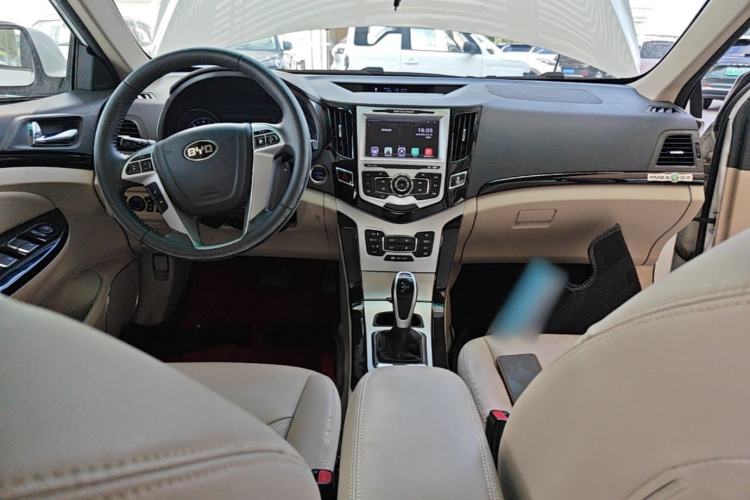 Used BYD e5 2017 300 Prestige Edition Center Console