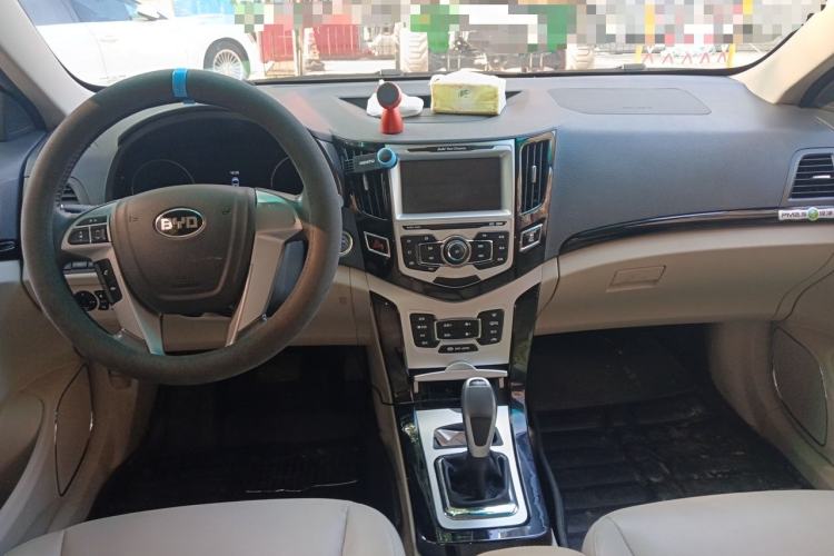 Used BYD e5 2017 300 Prestige Edition Center Console