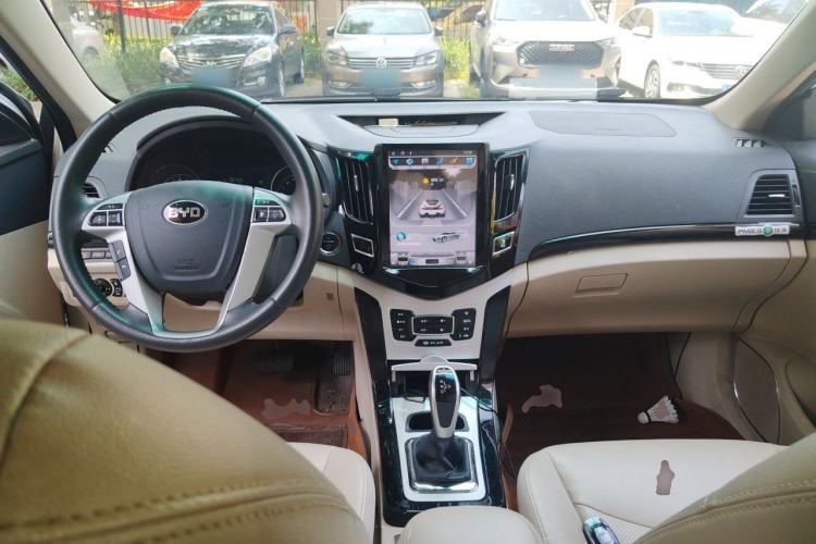 Used BYD e5 2017 300 Prestige Edition Center Console