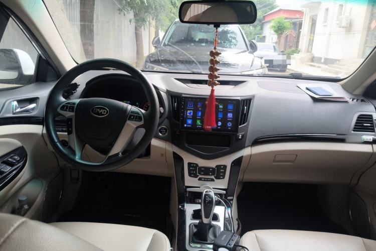 Used BYD e5 2017 300 Prestige Edition Center Console