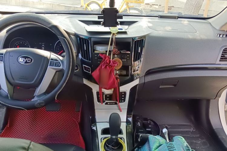 Used BYD e5 2017 300 e-Comfort Edition Center Console