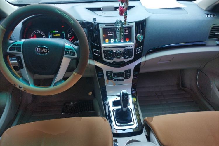 Used BYD e5 2017 300 Prestige Edition Center Console