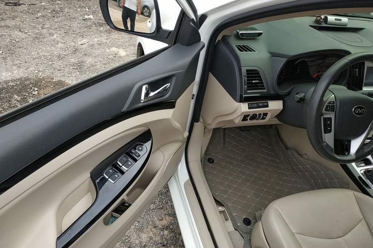 Used BYD e5 2017 300 Prestige Edition Driver Seat