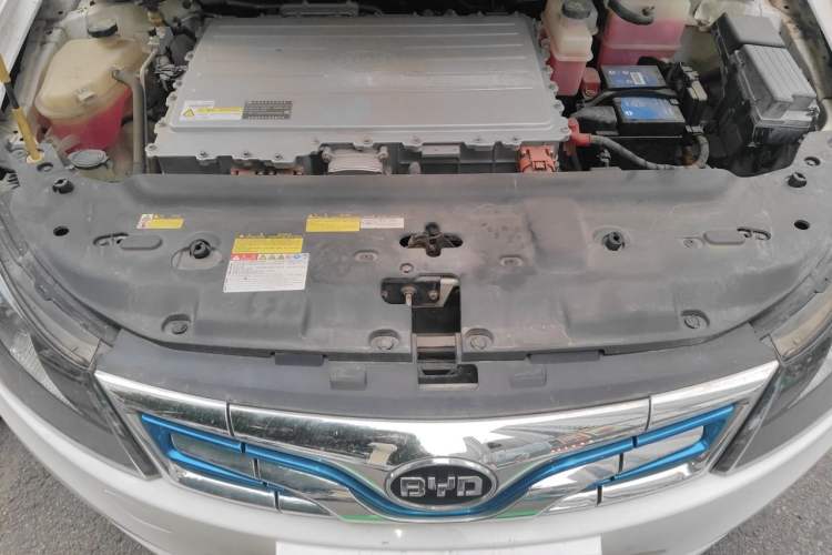 Used BYD e5 2017 300 Prestige Edition Engine Bay
