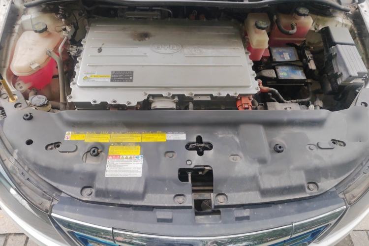 Used BYD e5 2017 300 Prestige Edition Engine Bay