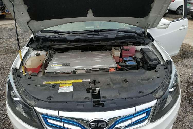 Used BYD e5 2017 300 Prestige Edition Engine Bay