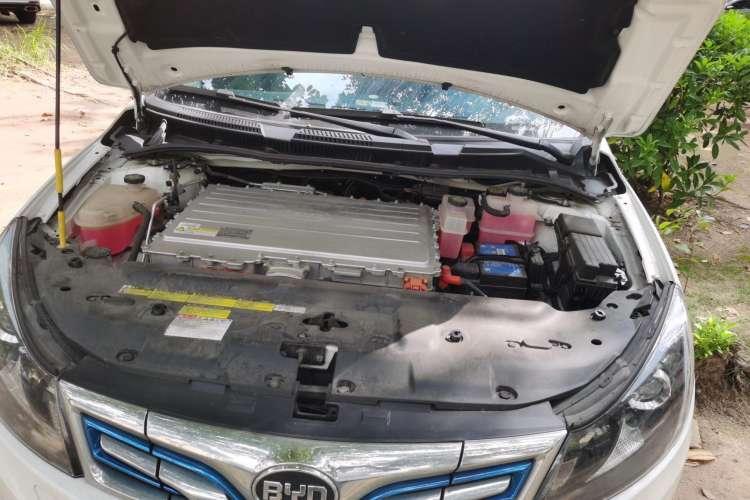 Used BYD e5 2017 300 Prestige Edition Engine Bay