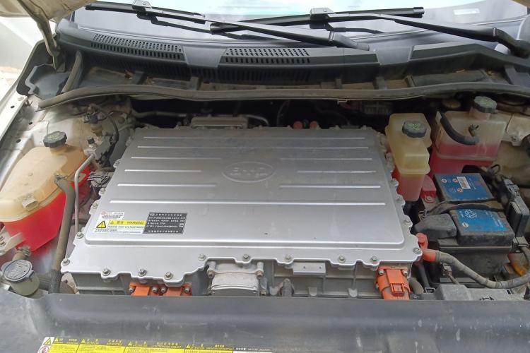 Used BYD e5 2017 300 Prestige Edition Engine Bay