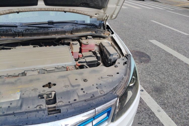 Used BYD e5 2017 300 Prestige Edition Engine Bay Left