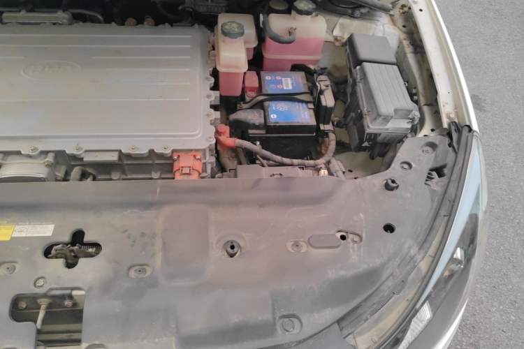 Used BYD e5 2017 300 Prestige Edition Engine Bay Left