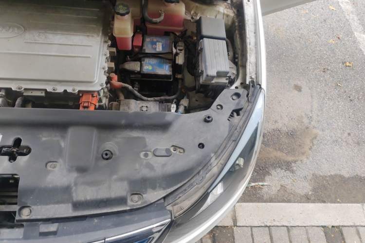 Used BYD e5 2017 300 Prestige Edition Engine Bay Left