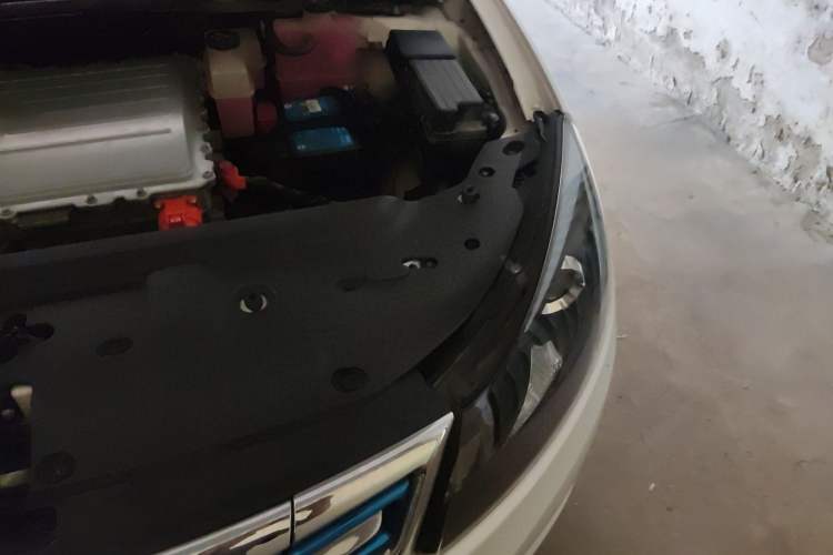 Used BYD e5 2017 300 Prestige Edition Engine Bay Left