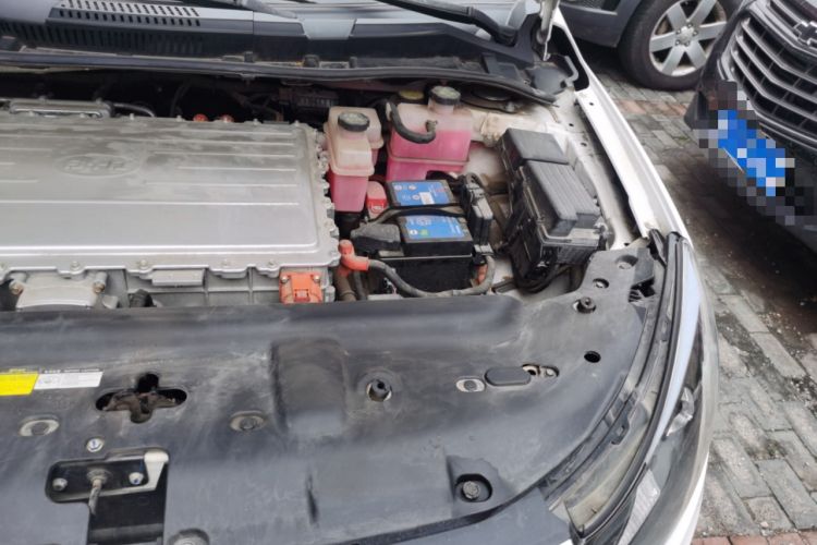 Used BYD e5 2017 300 Prestige Edition Engine Bay Left