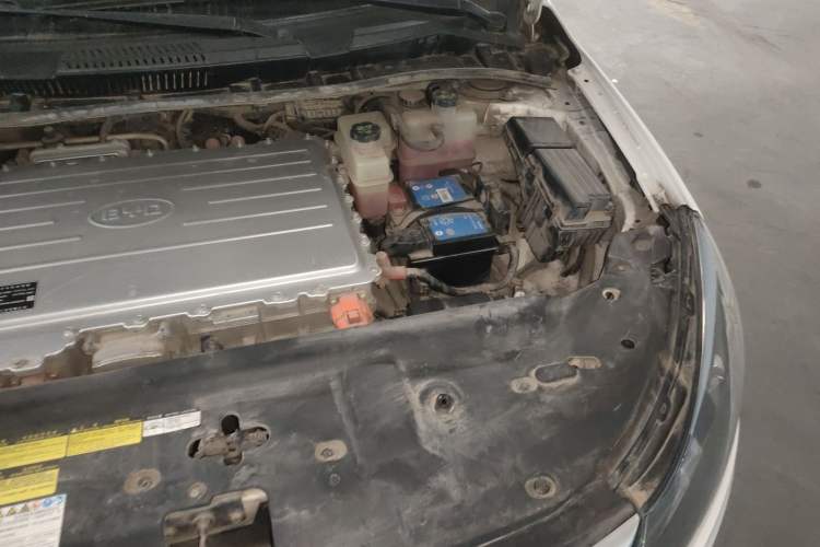 Used BYD e5 2017 300 Prestige Edition Engine Bay Left
