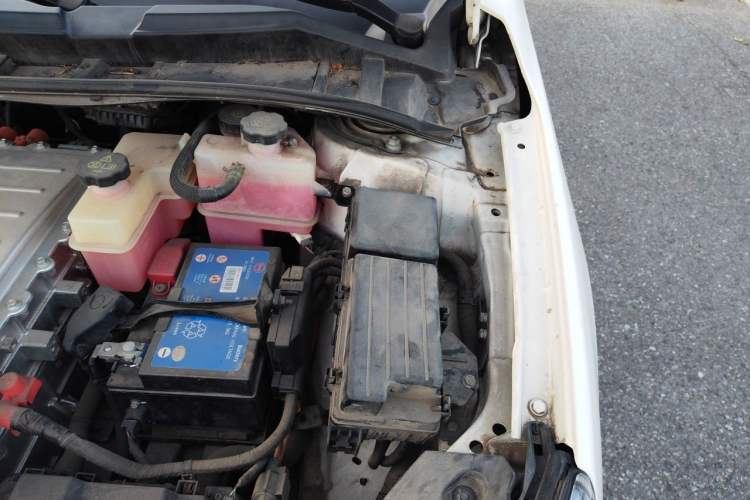 Used BYD e5 2017 300 Prestige Edition Engine Bay Left